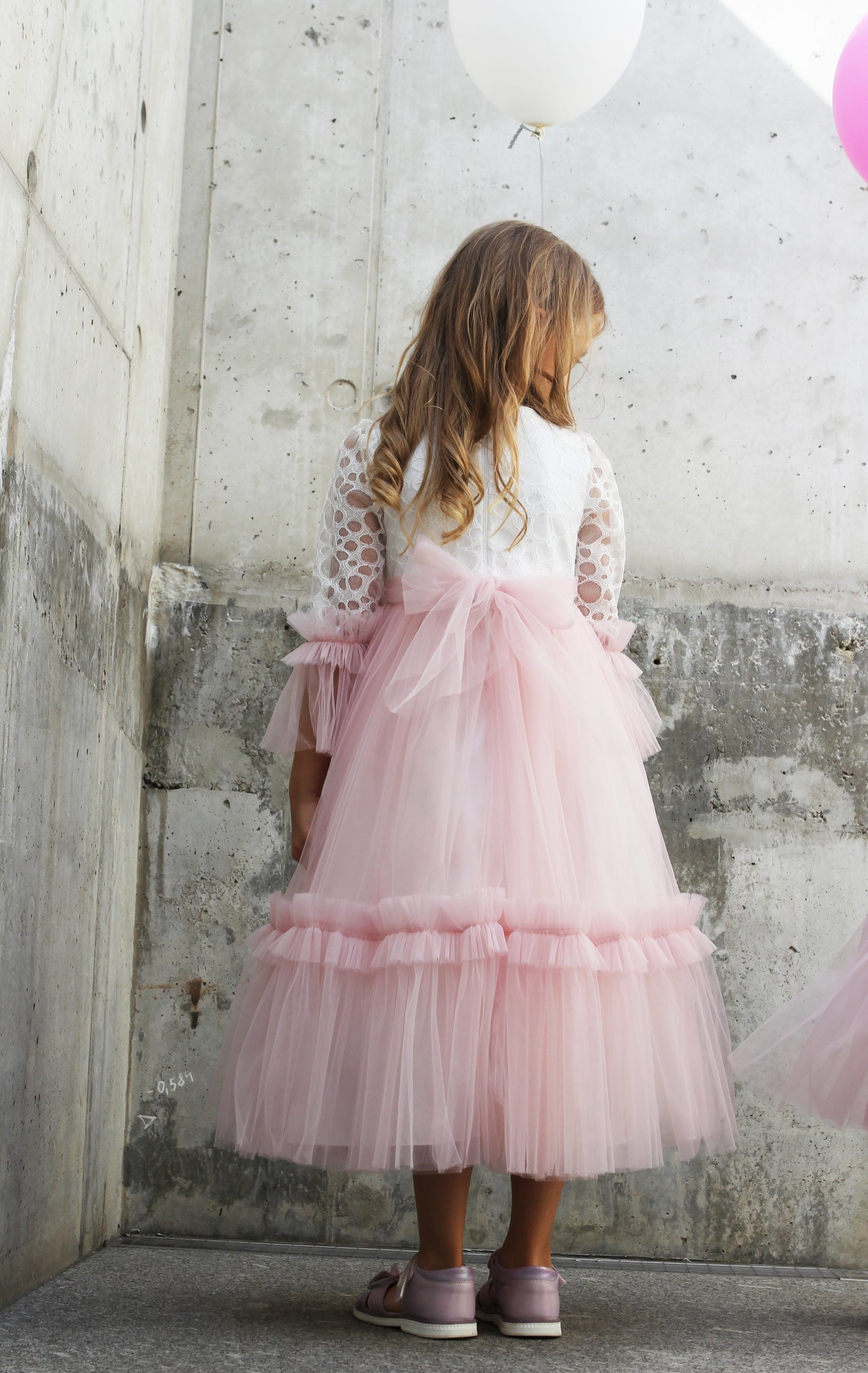 Princesės suknelė su gėlėmis ir perlais BELA