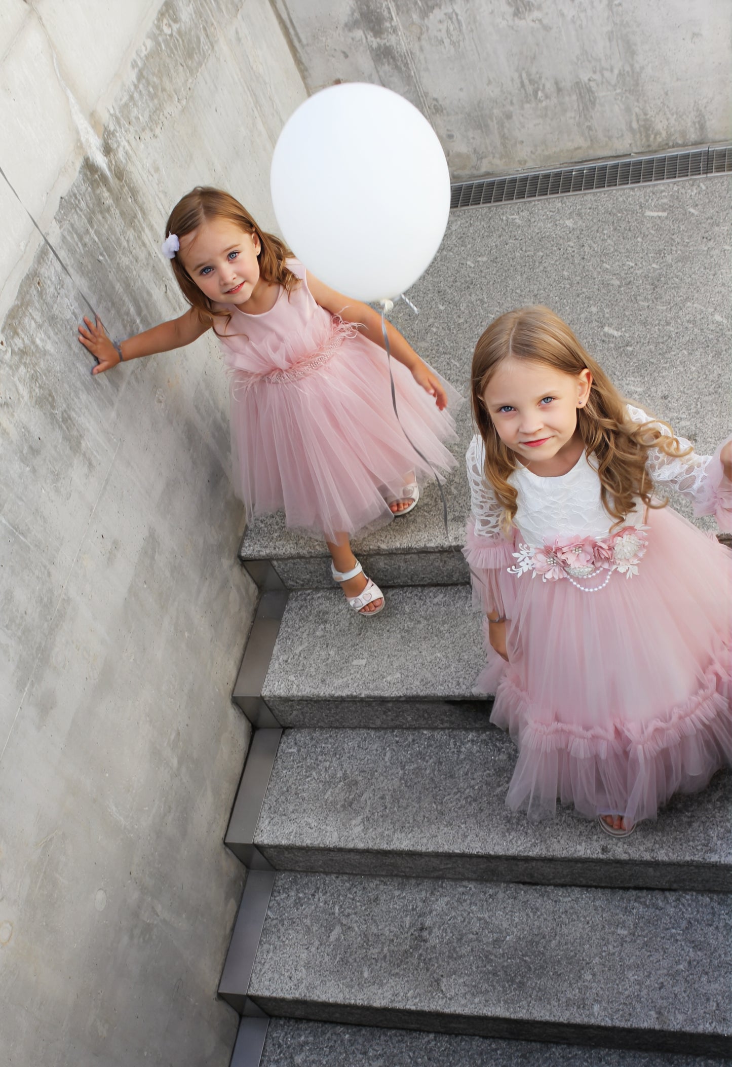 Princesės suknelė su gėlėmis ir perlais BELA