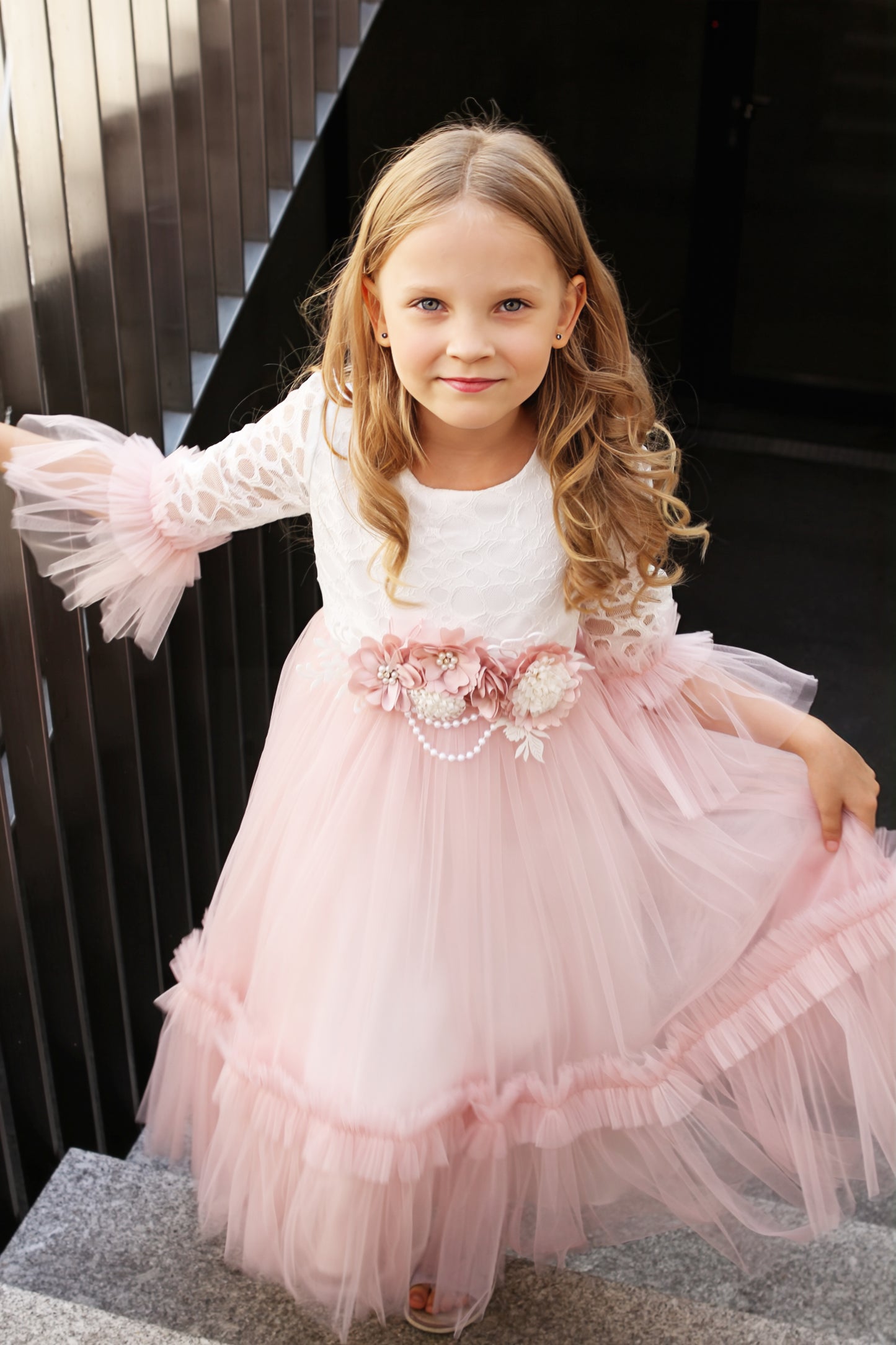 Princesės suknelė su gėlėmis ir perlais BELA