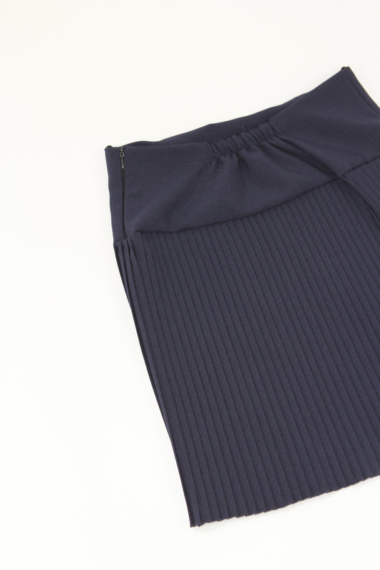 Tamsiai mėlynas sijonas su bantuku ir klostėmis