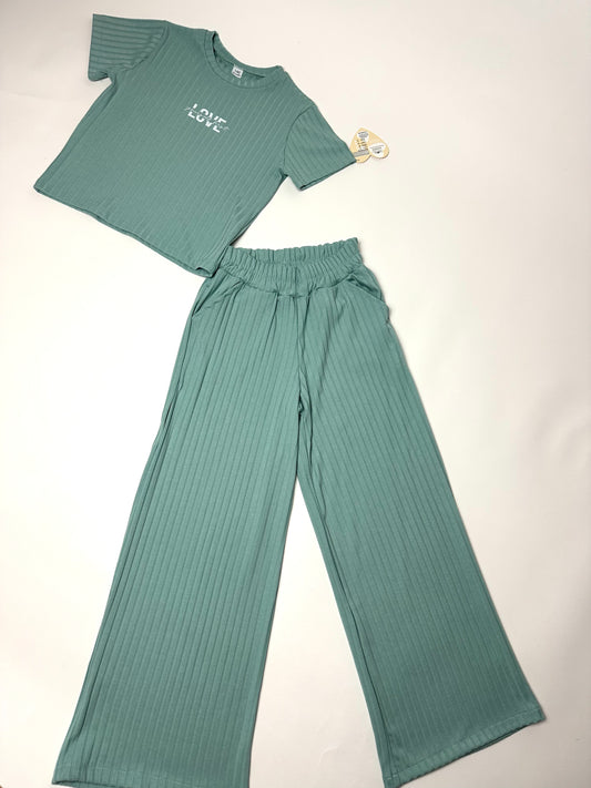 Laisvalaikio kostiumai su plačiomis kelnėmis Love yourself first