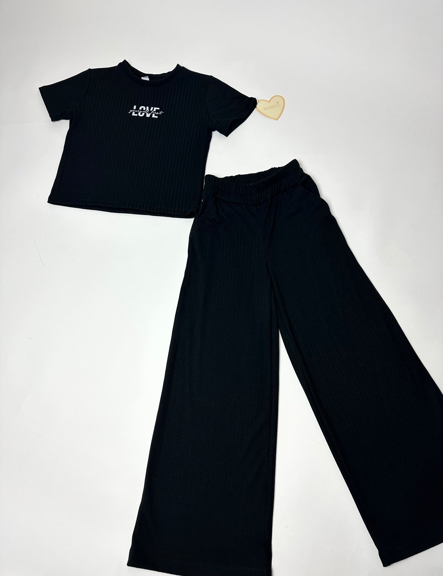 Laisvalaikio kostiumai su plačiomis kelnėmis Love yourself first